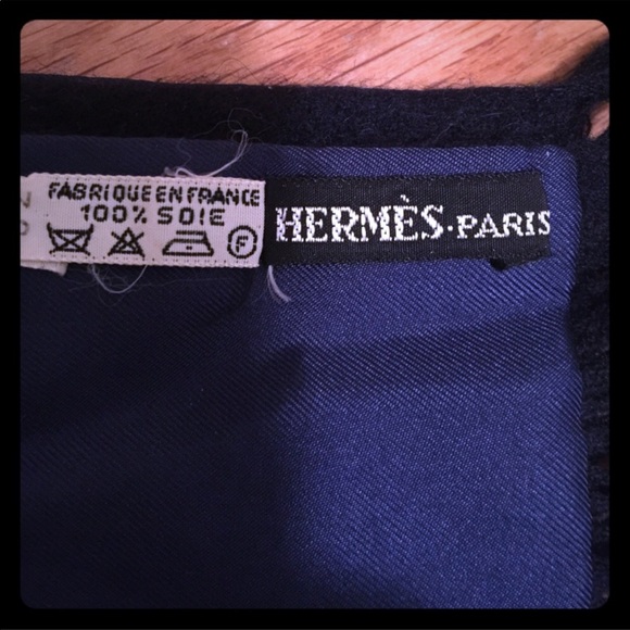 Authentic Hermès Silk & Cashmere Scarf - Picture 4 of 4